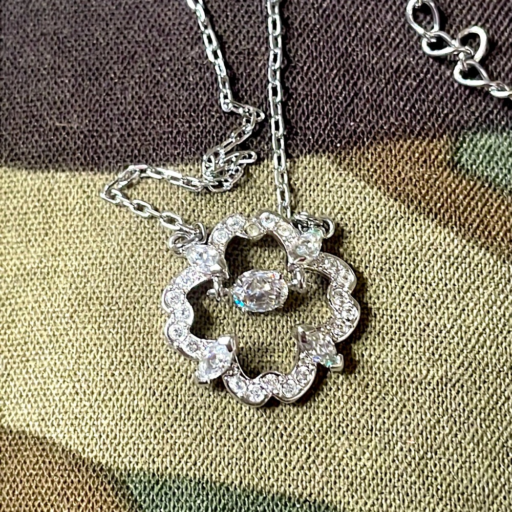 Preowned new condition vintage Swarovski clover necklace